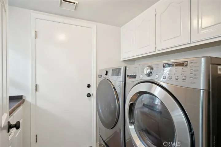 6 Village Circle, Manhattan Beach, California 90266