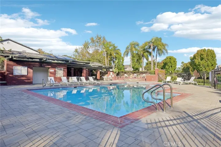 6 Village Circle, Manhattan Beach, California 90266