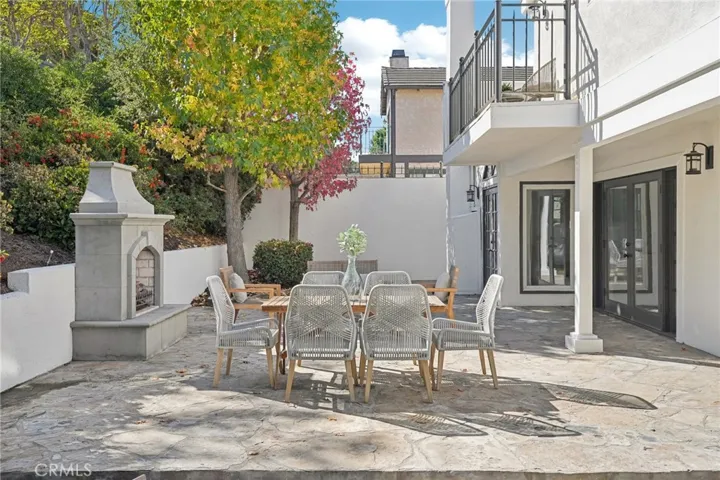 6 Village Circle, Manhattan Beach, California 90266