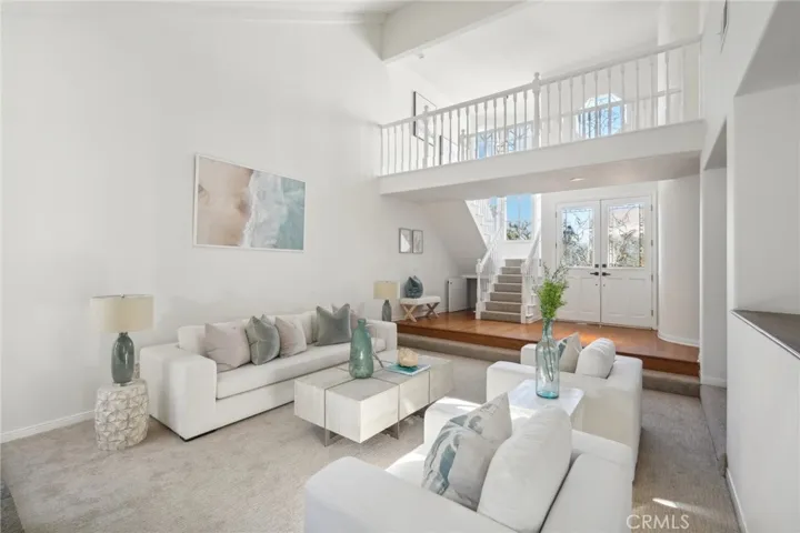 6 Village Circle, Manhattan Beach, California 90266