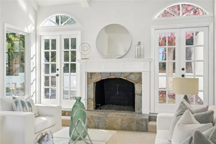 6 Village Circle, Manhattan Beach, California 90266