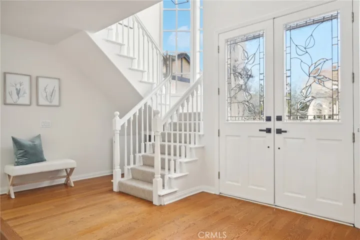 6 Village Circle, Manhattan Beach, California 90266