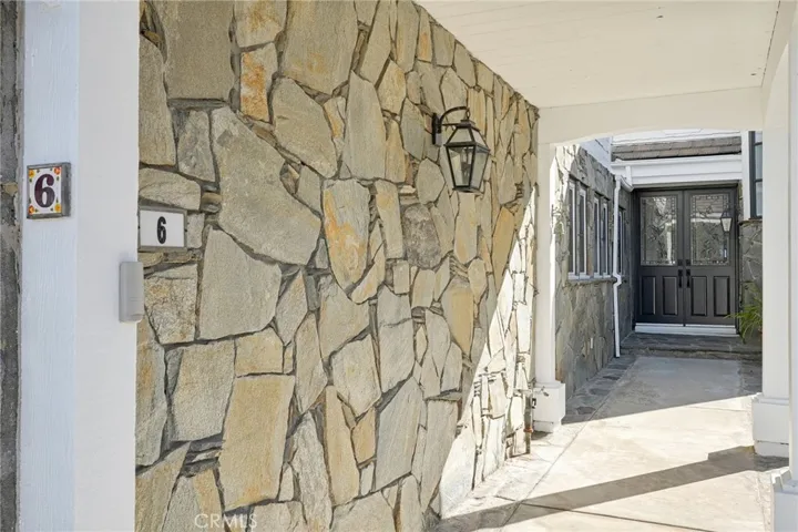 6 Village Circle, Manhattan Beach, California 90266