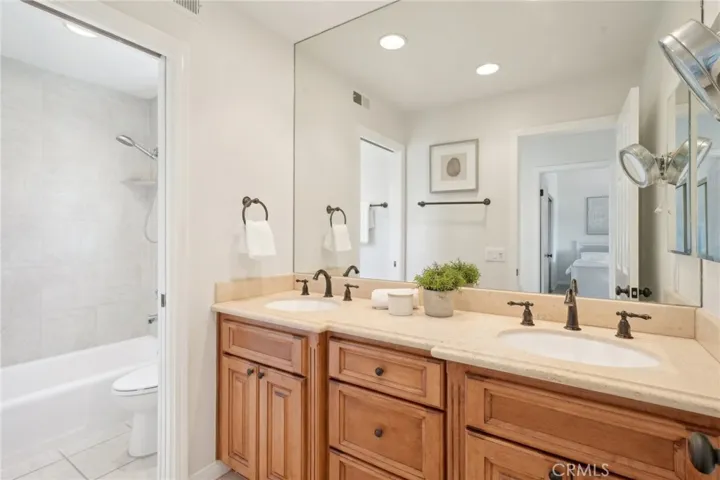6 Village Circle, Manhattan Beach, California 90266