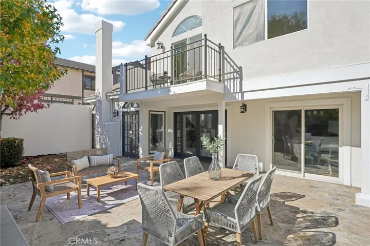 6 Village Circle, Manhattan Beach, California 90266