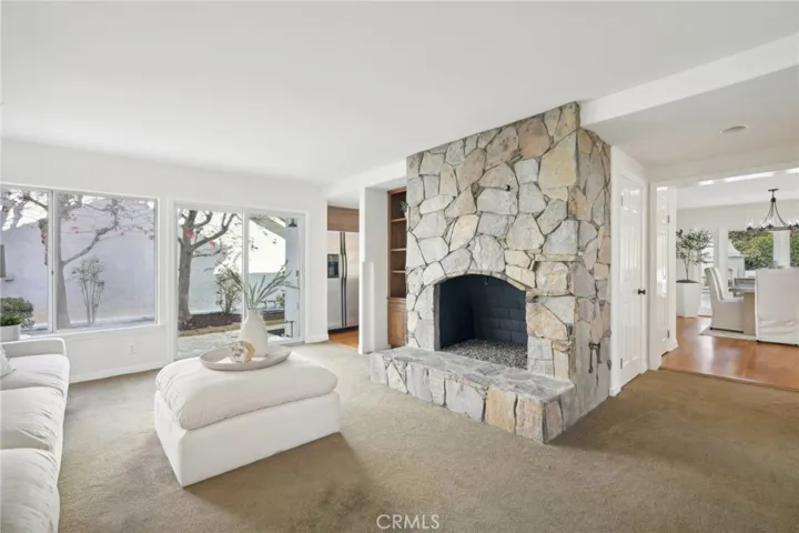 6 Village Circle, Manhattan Beach, California 90266