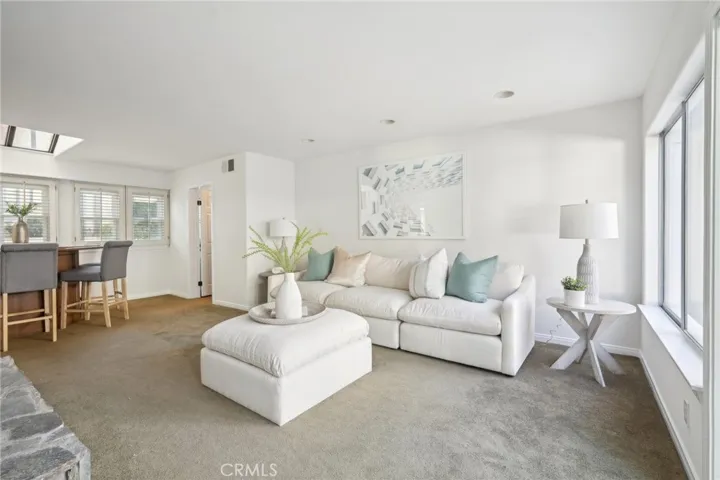 6 Village Circle, Manhattan Beach, California 90266