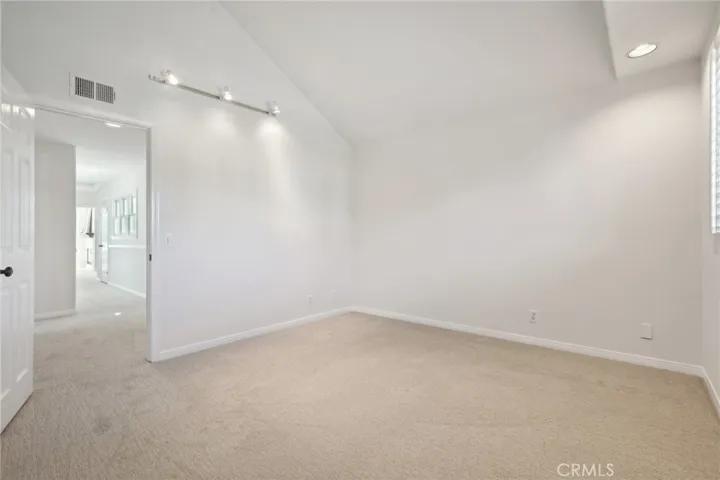 6 Village Circle, Manhattan Beach, California 90266