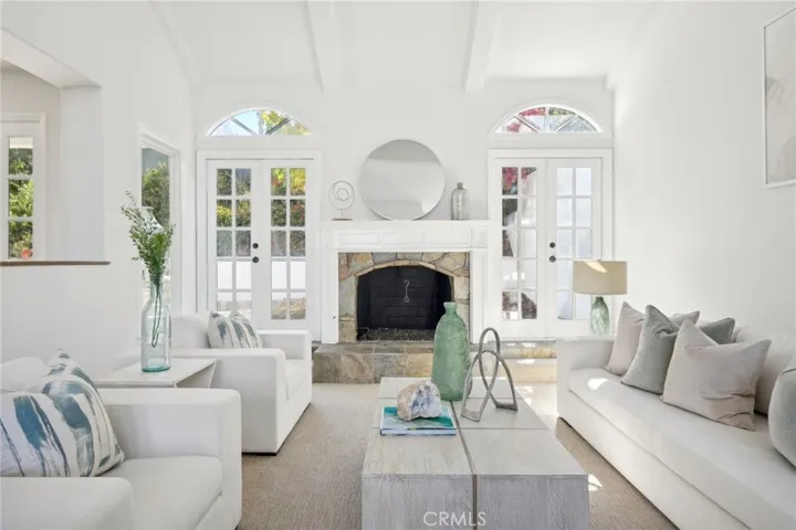 6 Village Circle, Manhattan Beach, California 90266