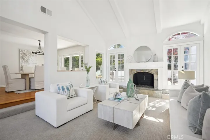 6 Village Circle, Manhattan Beach, California 90266