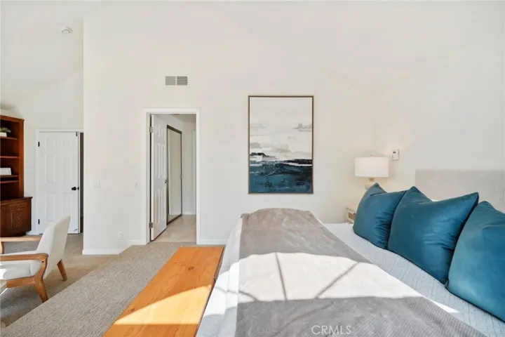 6 Village Circle, Manhattan Beach, California 90266