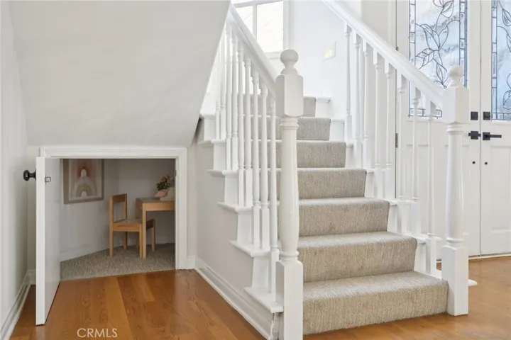 6 Village Circle, Manhattan Beach, California 90266