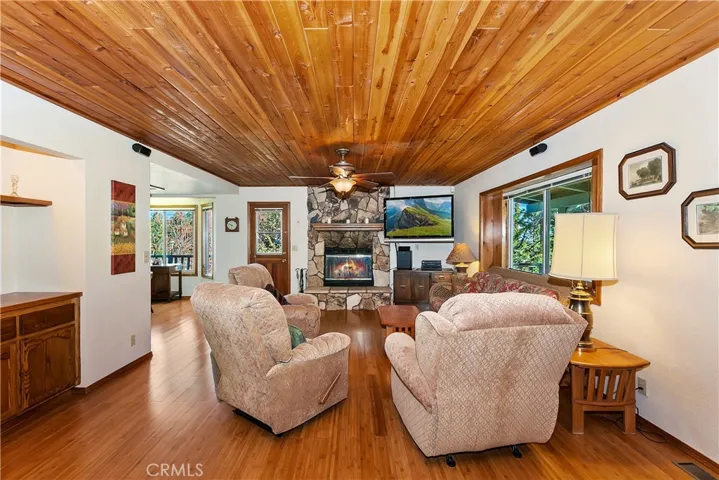 118 Moreno Lane, Sugarloaf, California 92386