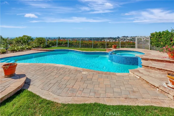 613 Calle Hidalgo, San Clemente, California 92673
