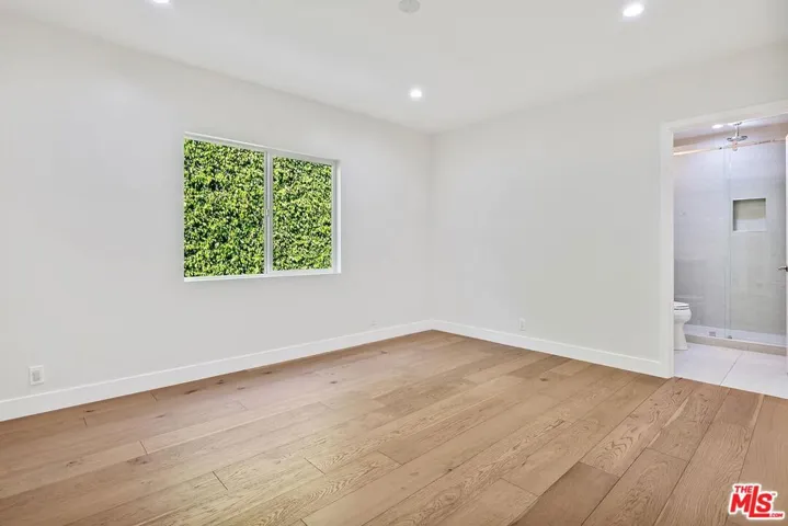 Guest Bedroom Suite