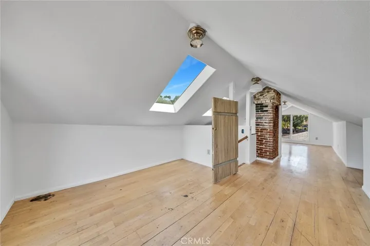 2757 Foothill Boulevard, La Crescenta, California 91214
