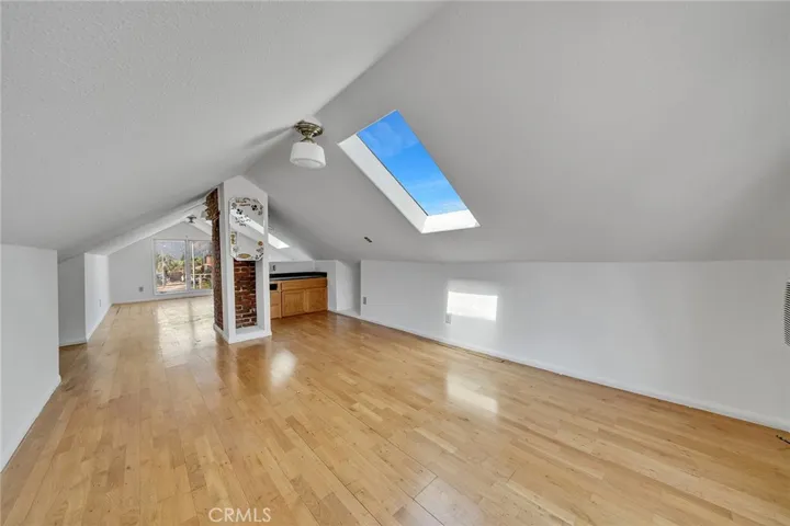 2757 Foothill Boulevard, La Crescenta, California 91214