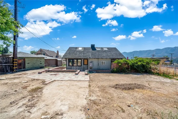 2757 Foothill Boulevard, La Crescenta, California 91214