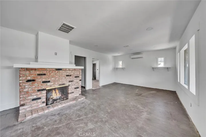 2757 Foothill Boulevard, La Crescenta, California 91214