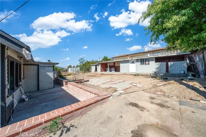 2757 Foothill Boulevard, La Crescenta, California 91214