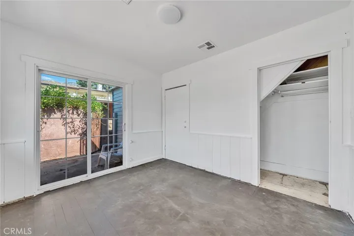 2757 Foothill Boulevard, La Crescenta, California 91214