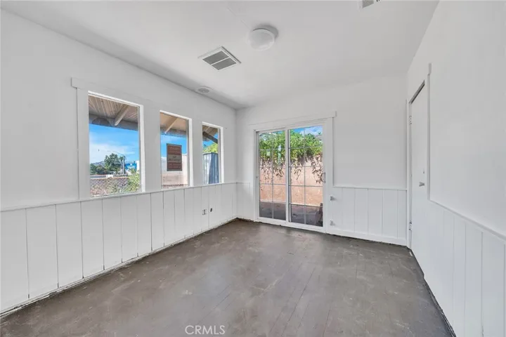 2757 Foothill Boulevard, La Crescenta, California 91214