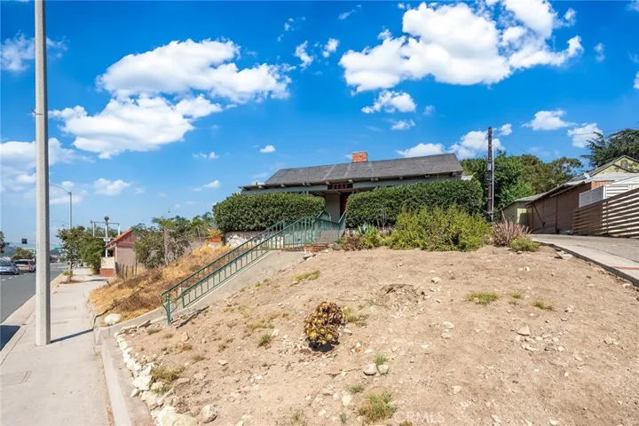 2757 Foothill Boulevard, La Crescenta, California 91214