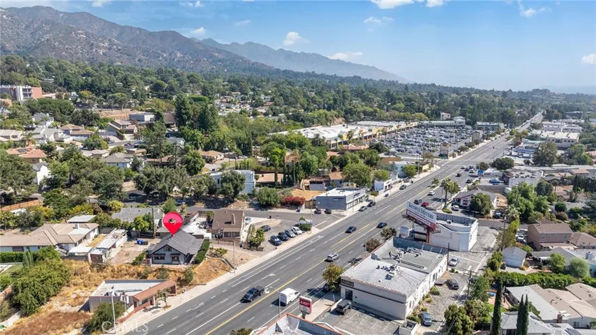 2757 Foothill Boulevard, La Crescenta, California 91214