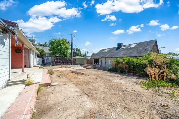 2757 Foothill Boulevard, La Crescenta, California 91214