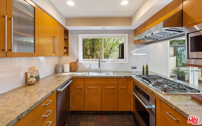 3326 Charleston Way, Los Angeles, California 90068