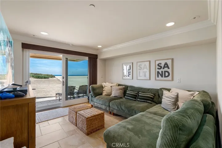 1st floor.. Oceanfront, when you enter from garage, laundry and full bathroom