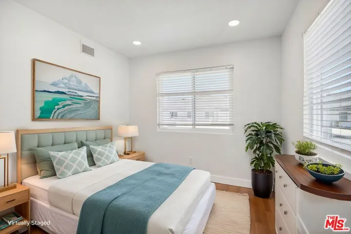 19231 Sherman Way 27, Reseda, California 91335