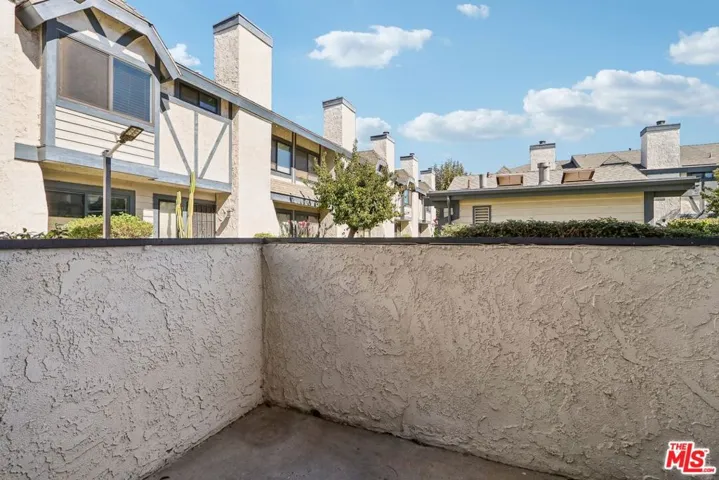 19231 Sherman Way 27, Reseda, California 91335