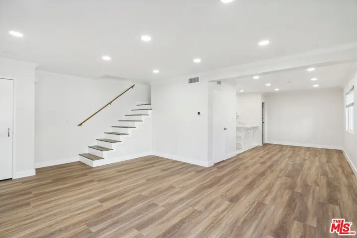 19231 Sherman Way 27, Reseda, California 91335