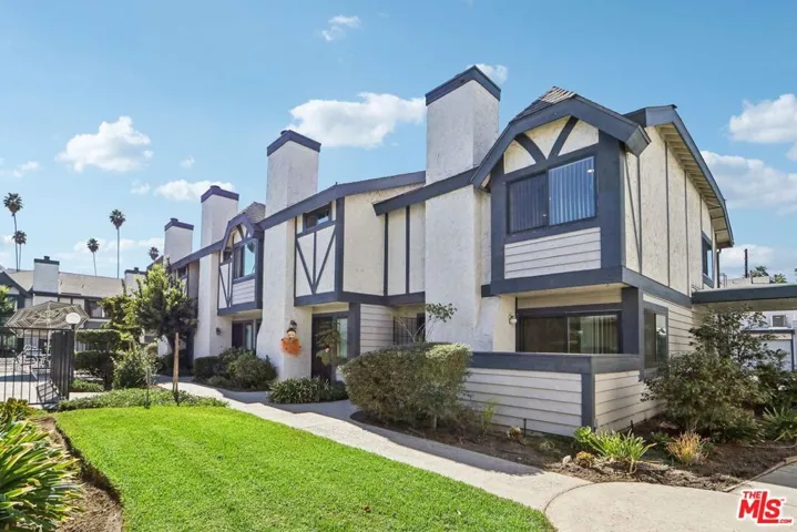19231 Sherman Way 27, Reseda, California 91335