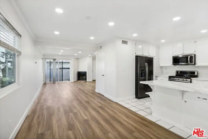 19231 Sherman Way 27, Reseda, California 91335