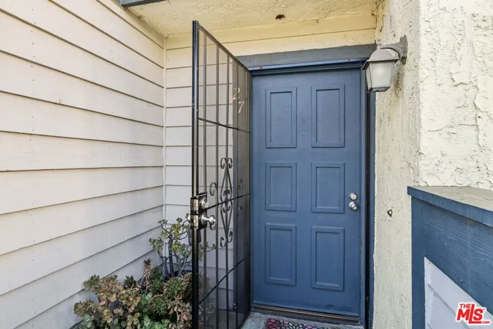19231 Sherman Way 27, Reseda, California 91335