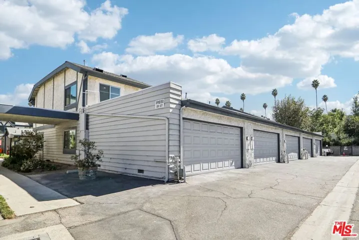 19231 Sherman Way 27, Reseda, California 91335