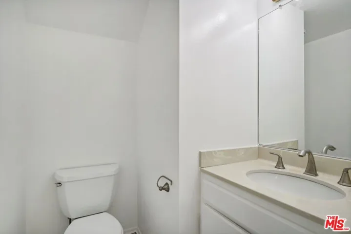 19231 Sherman Way 27, Reseda, California 91335