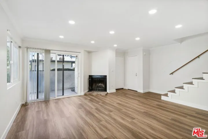 19231 Sherman Way 27, Reseda, California 91335