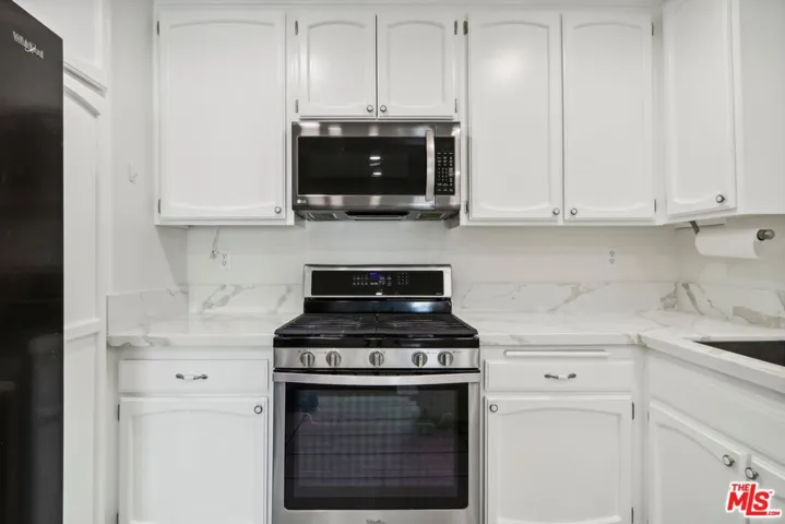 19231 Sherman Way 27, Reseda, California 91335