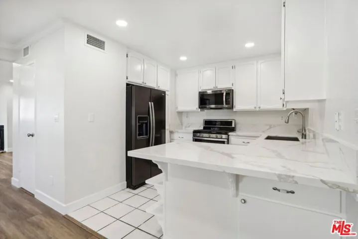 19231 Sherman Way 27, Reseda, California 91335