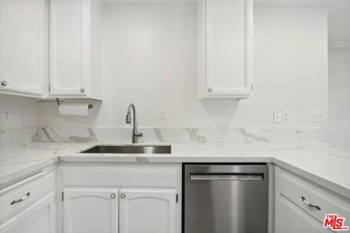 19231 Sherman Way 27, Reseda, California 91335