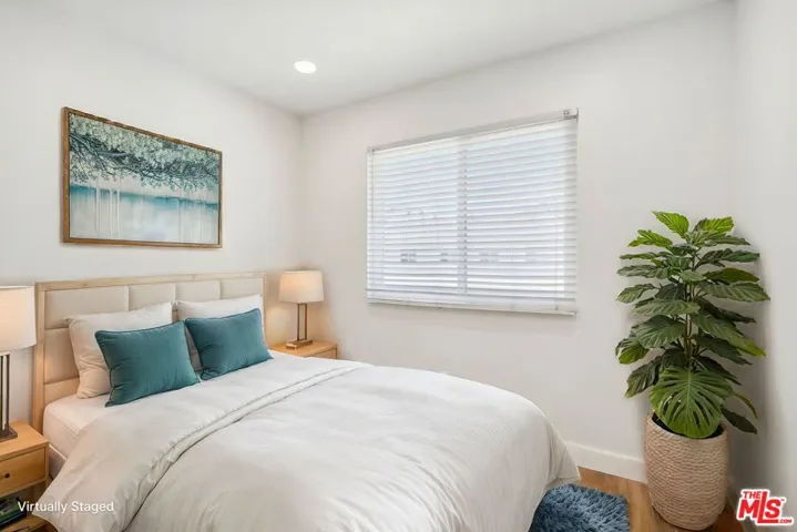 19231 Sherman Way 27, Reseda, California 91335