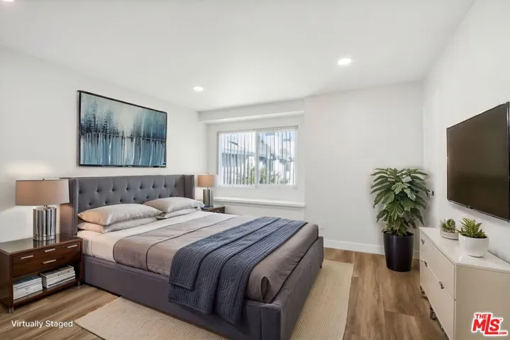 19231 Sherman Way 27, Reseda, California 91335