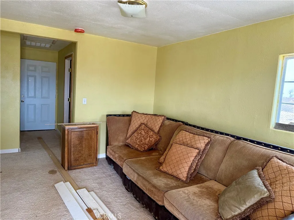 18645 E Palmdale Boulevard, Palmdale, California 93591 home-pic-1