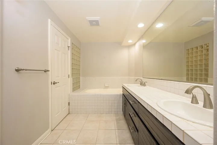 2253 Martin 120, Irvine, California 92612