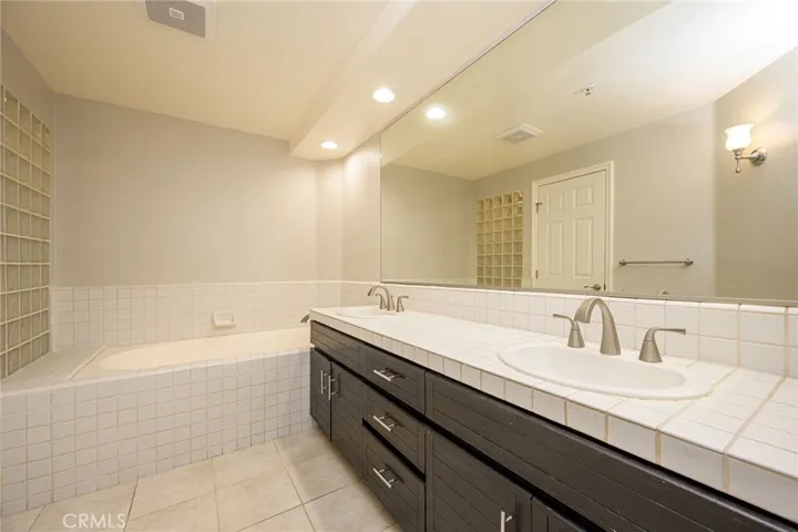2253 Martin 120, Irvine, California 92612