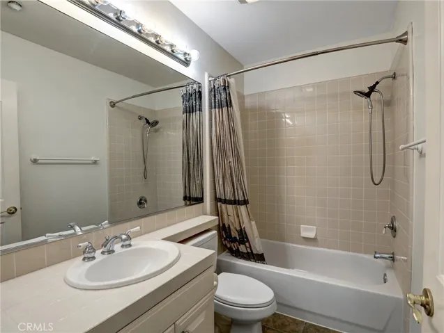2nd Bathroom
