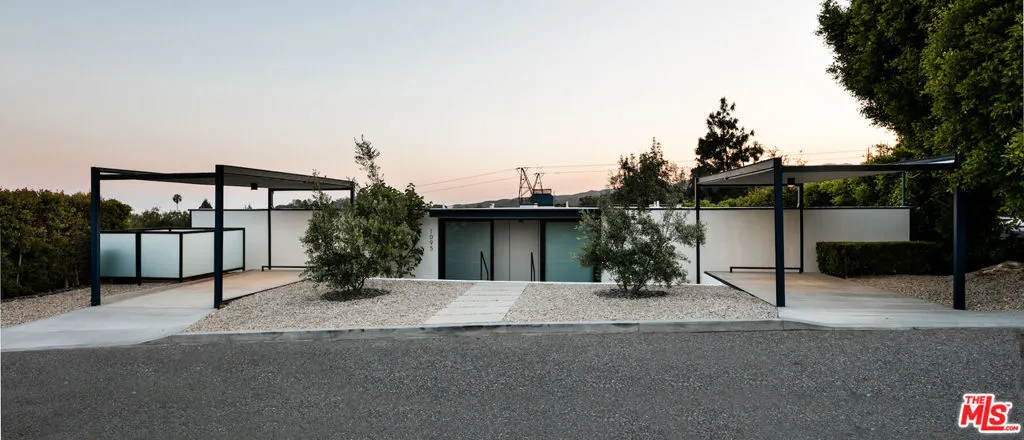 1095 N Kenter Avenue, Los Angeles, California 90049